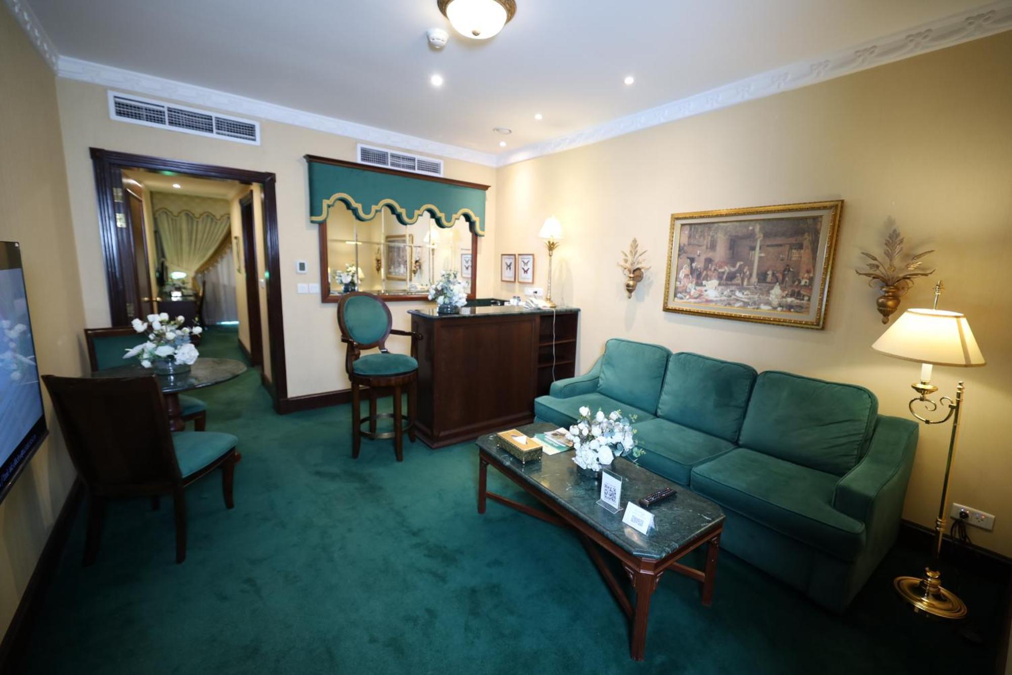 Habitat All Suites, Ель-Хубар Екстер'єр фото Suite at the Grand Hotel