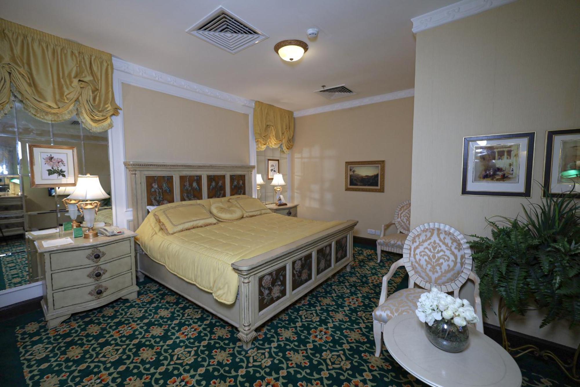 Habitat All Suites, Ель-Хубар Екстер'єр фото A bedroom at the hotel