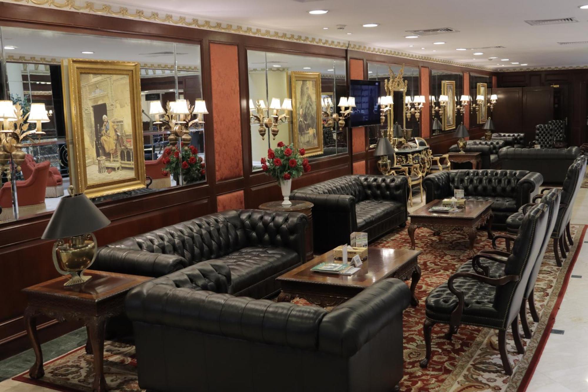 Habitat All Suites, Ель-Хубар Екстер'єр фото The lounge at the airport