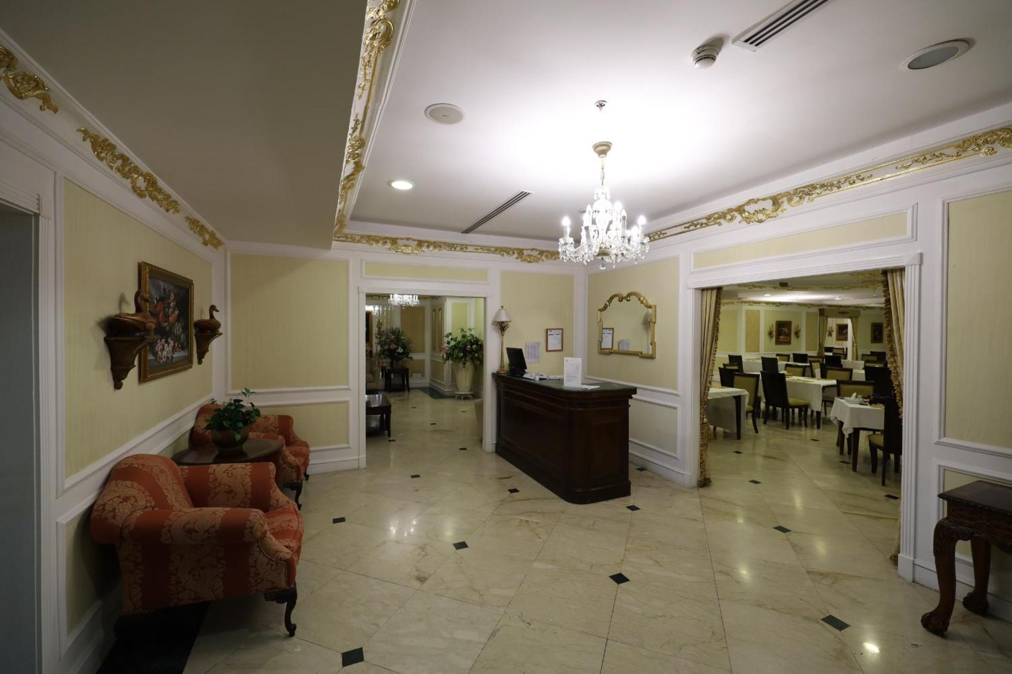 Habitat All Suites, Ель-Хубар Екстер'єр фото The lobby of the hotel