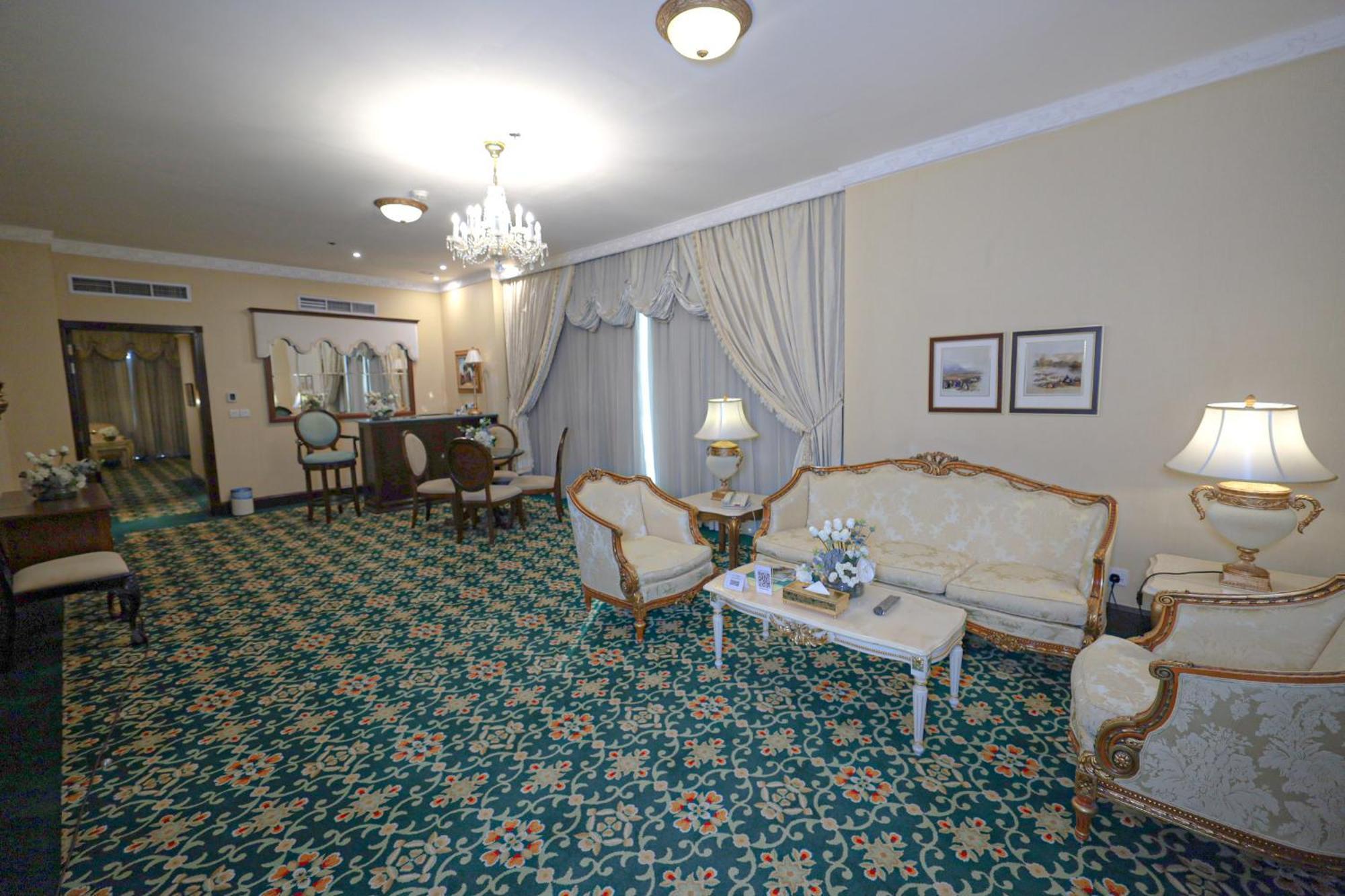 Habitat All Suites, Ель-Хубар Екстер'єр фото A suite at the hotel