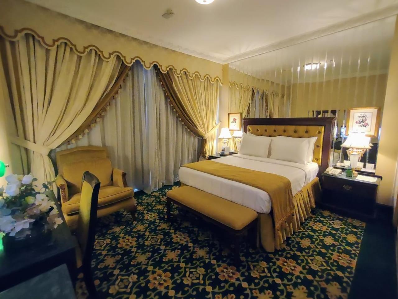 Habitat All Suites, Ель-Хубар Екстер'єр фото A bedroom at the hotel